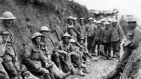   The Battle of the Somme! A Haunting Depiction of War and Love Found Amidst the Trenches